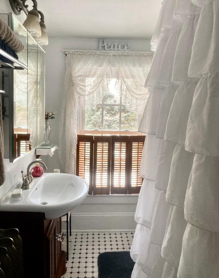 The Bella Ella Bed And Breakfast Canandaigua Eksteriør billede