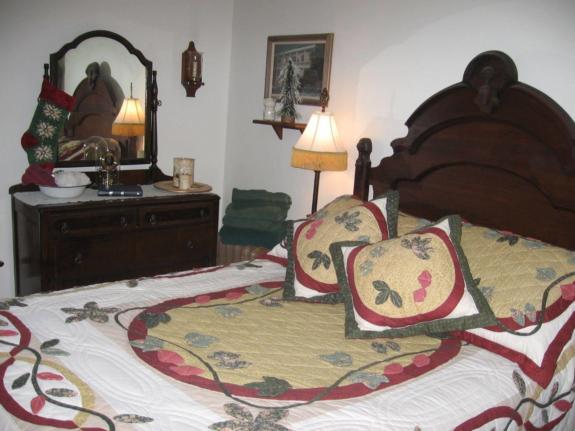 The Bella Ella Bed And Breakfast Canandaigua Eksteriør billede